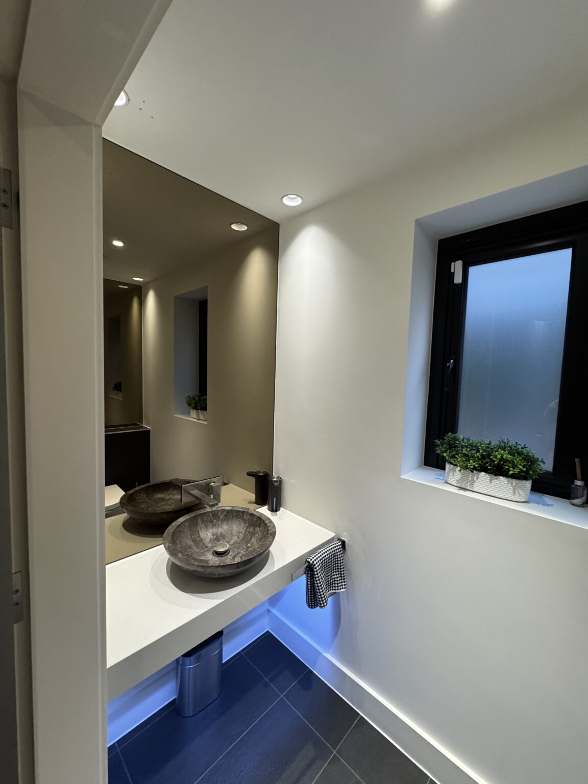 Canford Villa Luxury Holiday Let Cloakroom 1