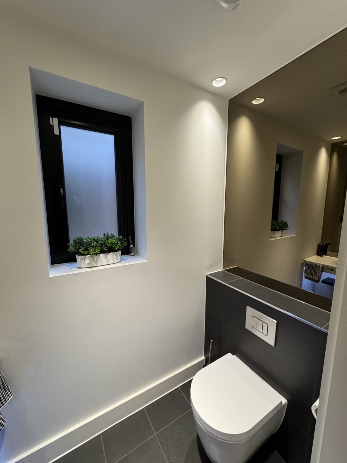 Canford Villa Luxury Holiday Let Cloakroom 2
