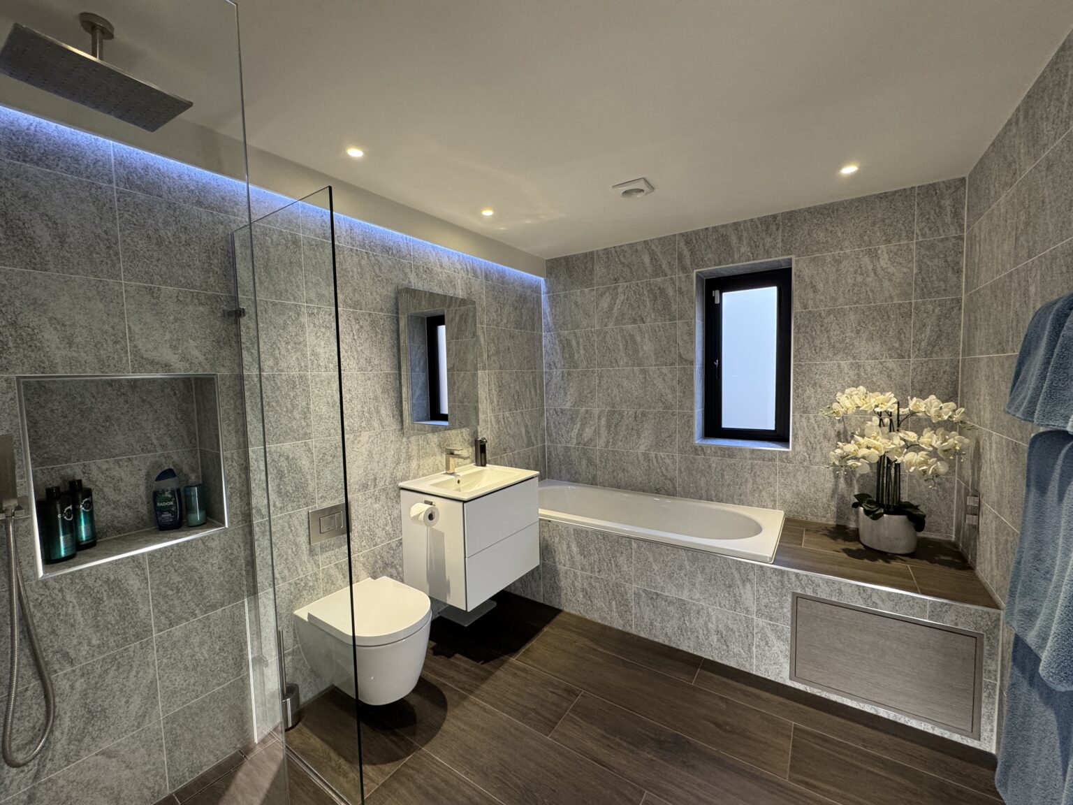 Canford Villa Luxury Holiday Let Family bathroom