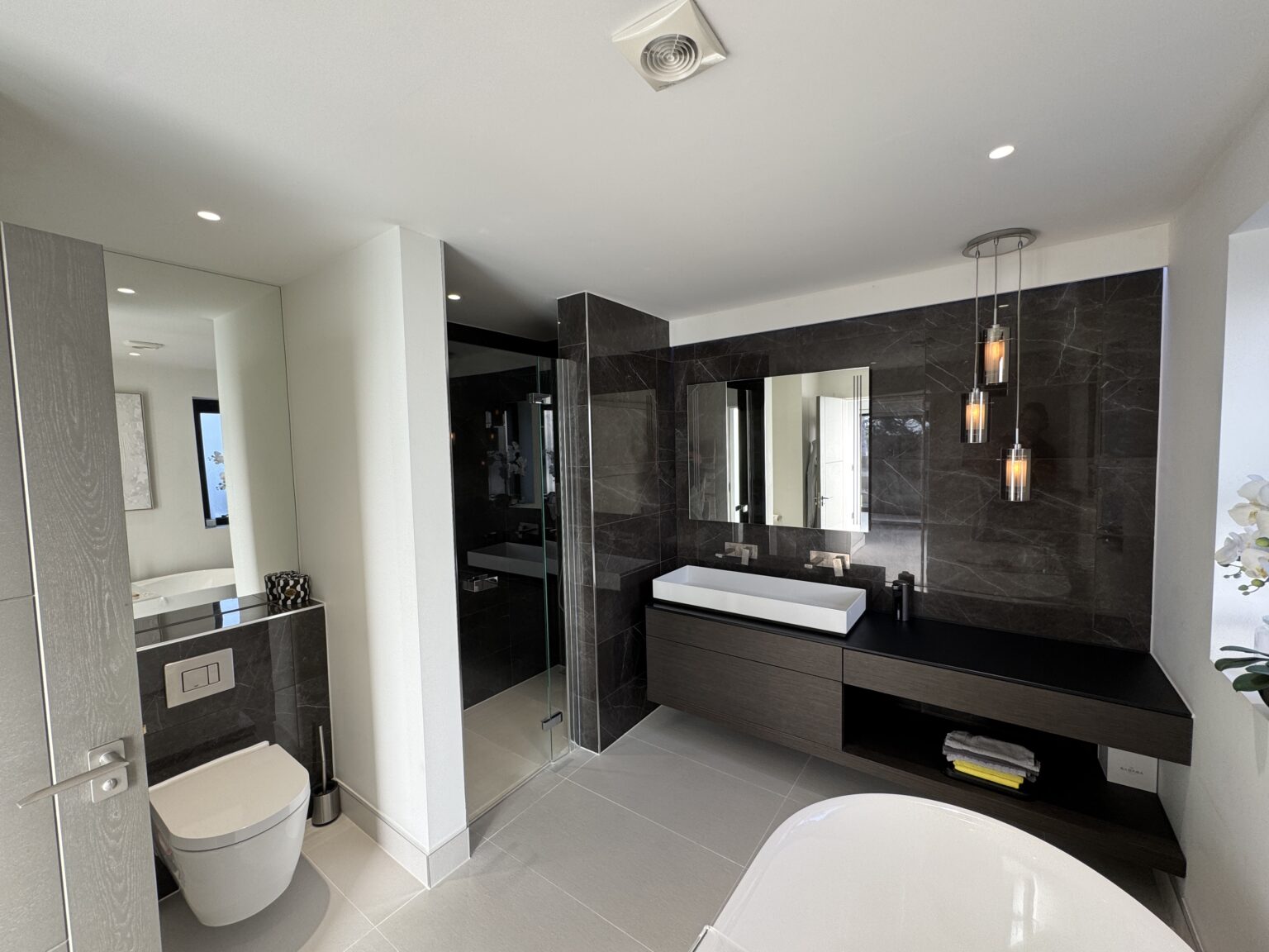 Canford Villa Luxury Holiday Let Master en-suite 2
